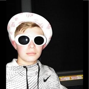 Meet your Posher, Jj